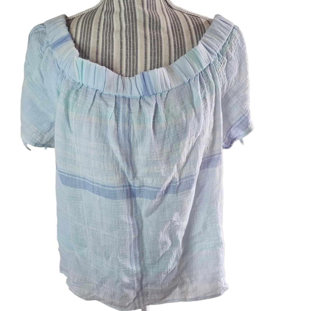Vince Camuto women's light blue crinkled short-sleeved top size M